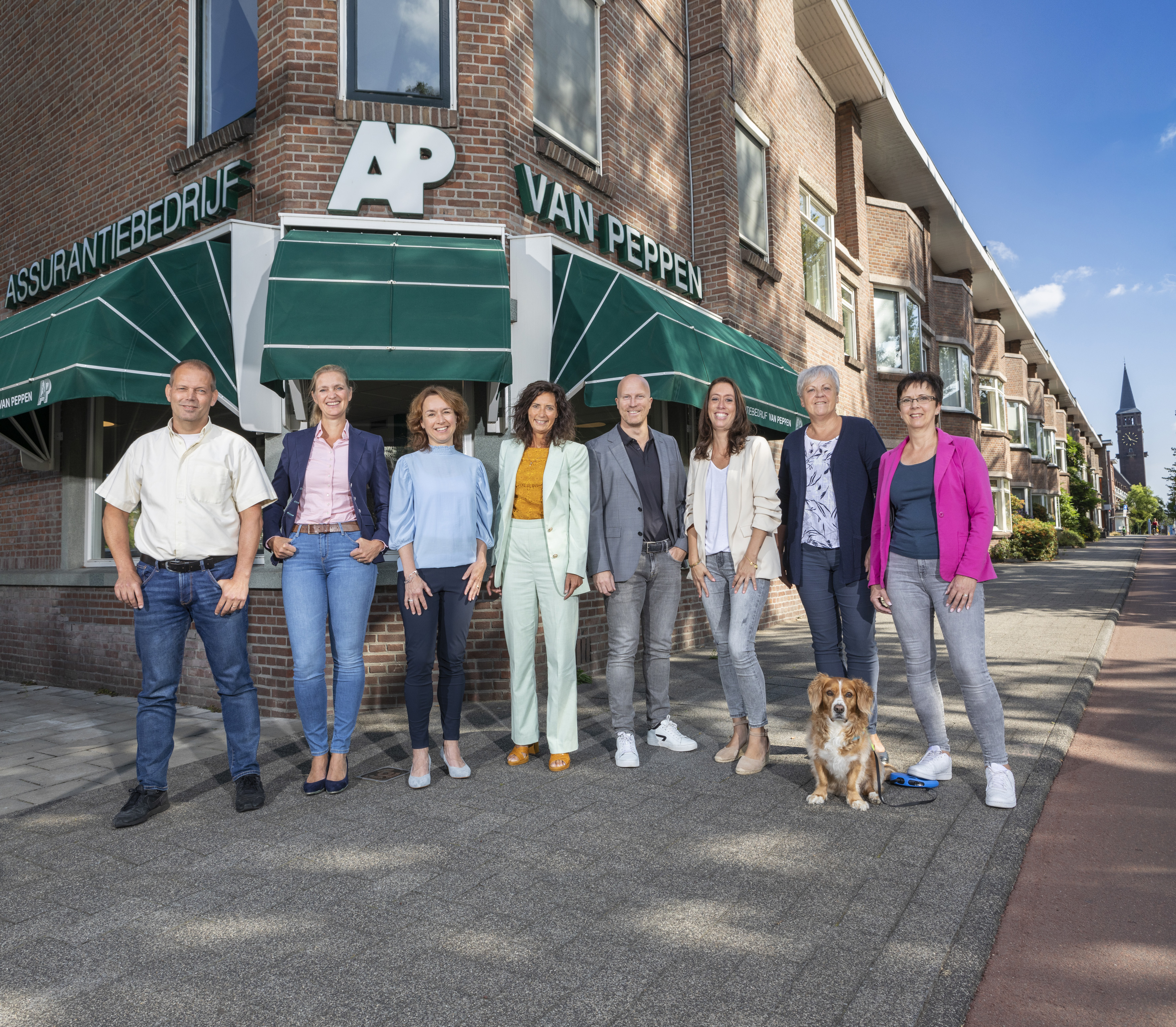 Stille filmloop uit 2017: de Laan van Meerdervoort, het hoekpand met het AP-monogram, een welkom aan de deur, een stel in een adviesgesprek en het team voor het kantoor.